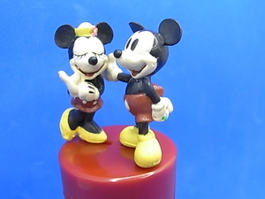 2002年 TDS 東京ディズニーシー限定　動く♪ ミッキー＆ミニー フィギュア付きキャップ　お菓子ケース　空ケース　送料￥260