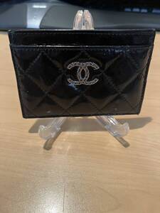 ココマークCHANEL(シャネル) カードウォレット　マトラッセシリーズ　エナメル中古美品