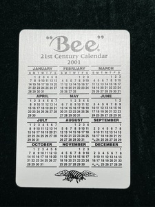 Bee■ポーカーサイズ■2001年カレンダー■ブルーバック■クリックポスト発送