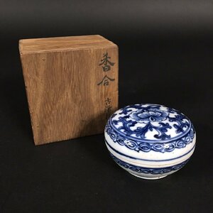 ER0507-13-3 香合 古染付 青花 染付 骨董品 茶道具 共箱 ヒビ有 小物入れ 陶器 アンティーク 高3.5径6.5㎝ 60サイズ