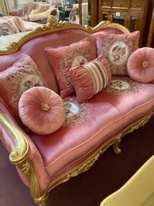 アンティーク調　ロココ調　プリンセス姫系　王妃　ゴールド色縁にピンクのラブソファ　クッション６個付き！