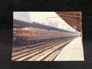 【昔の鉄道写真】LC260-33■東京駅■8707M■クハ167＋モハ167■昭56.1.24■国鉄/国電■r-64