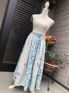 ハンドメイド　着物リメイク・和服リメイク　振袖リメイク　フレアスカート・ロングスカート　お祝い柄　正絹　送料230円　春色　ブルー