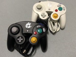 GC WiiU Wii U ゲームキューブ コントローラ スマッシュブラザーズモデル　スマブラホワイト スマブラブラック 2個セット