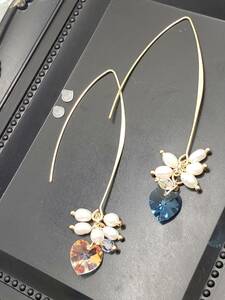 ★ハンドメイド ピアス　A８７７　※金具は変更出来ません。こちらのピアスフックのみです※　淡水パール　ハート　スワロフスキー★