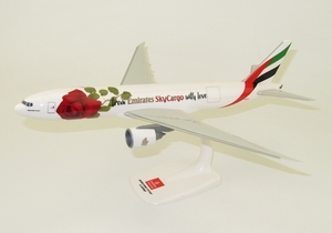 Boeing 777-200F Emirates SkyCargoスナップインモデル 1/200