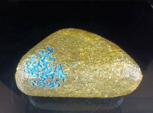 精品　天空藍翡翠原石　重さ３.３８キロ