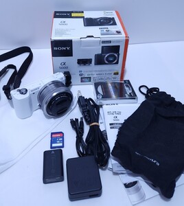 美品/ 動作品 ソニー ミラーレス SONY α5000 レンズキット ホワイト Wi-Fi搭載 16GB SDカード付き 箱付(A-51)