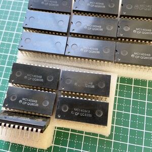 MC14034BCP / MOTOROLA　14個　CMOS　★匿名配送・送料無料★