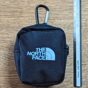 【送料無料1円〜未使用新品】THE NORTH FACE（ザ・ノースフェイス）/ナイロンカラビナミニポーチ ブラック 9x7x5.5cm 16