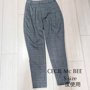 チェック パンツ　セシルマクビー　CECIL Mc BEE サイズS 一度使用　試着のみ　美品　タックパンツ　 スラックス グレー