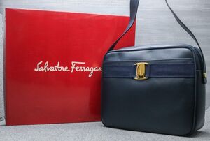 良品 フェラガモ ヴァラ レザー ショルダーバッグ ネイビー SalvatoreFerragamo