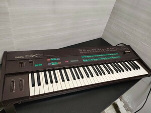 A139/ YAMAHA ヤマハ DX7 キーボード シンセサイザー　データカードリッジ付き DIGITAL PROGRAMMABLE ALGORITHM SYNTHESIZER 【通電のみ】