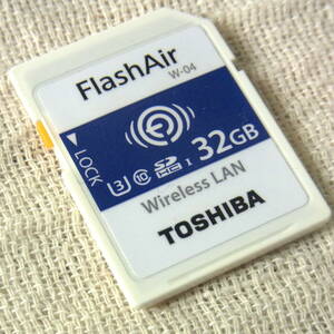 東芝【FlashAir】W-04／32GB／SDHCメモリカード／Class10／Wireless LAN／無線LAN／Wi-Fi／TOSHIBA／日本製／写真／撮影／デジカメ