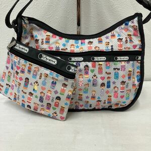 □45−2157 美品 LeSportsac レスポートサック レディース ショルダーバッグ 斜めがけバッグ ポーチ付き グレー系 カラフルキャラクター