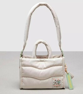 ロサンゼルスから最新本物をお届け!!　　Coachtopia Loop Mini Wavy Tote In Recycled Polyester　CT385　　2024最新！