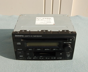 カーステレオ　 ダイハツ用　 DAIHATSU 86180-B2030 　CD カセット AM/FM 　ジャンク