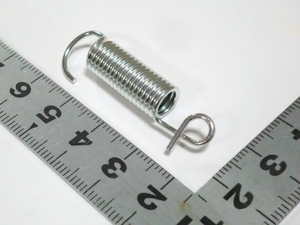 ◆新品　引っ張りばね　バネ　外径φ8.5mm　素線径Φ1.4mm　フック内間寸法40.5mm　17.5巻　初張力約1.5kg　フック　スプリング ☆1/