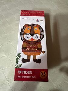 タイガー魔法瓶(TIGER) タイガー 水筒 600ml 直飲み コップ 付 2WAY ステンレス ボトル ポーチ付き サハラコロボックル ライオンMBR-C06GRN