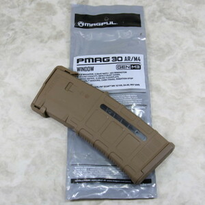 【米軍実物】MAGPUL（マグプル） MOE pmag30 AR/M4 GENM3 WINDOW /TAN 窓付〈軍放出品〉