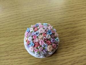 お花　刺繍ブローチ