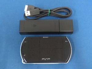 SCE PSP go本体 PSP-N1000 ACアダプタ＆USBケーブル付き ※動作確認済・外箱なし※ (7987)