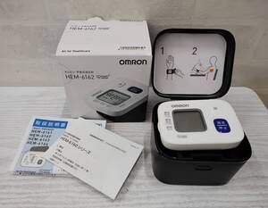 OMRON　手首式血圧計　HEM-6162　通電確認済み　詳細動作未確認　中古　現状品