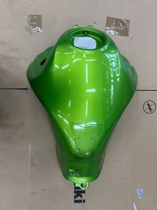 KAWASAKI ER-6N 2013年式 フューエルタンク 緑 傷あり