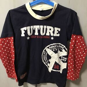 used 子供服 「 長袖 Tシャツ 120サイズ 」男の子 / 紺色 色あせあり / タグに記名があったため、切り取りあります 飛行機柄