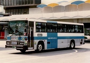 【 バス写真 Lサイズ 】 西鉄 懐かしのS型1987年式 ■ 8243久留米22か0568 ■ ２枚組