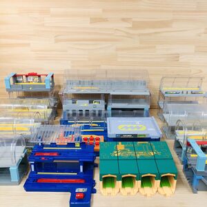 AA44322 まとめ売り TOMY TAKARA プラレール トンネル アクションステーション ホームドアステーション たためるトーマス機関庫