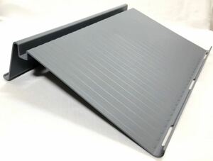 ノートパソコンスタンド 日本製 ケーブル通し穴6か所 42×29.5×8cm タブレットスタンド 中古 丈夫で安定感あり