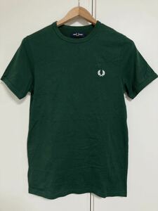 【送料無料】FRED PERRYフレッドペリーのTシャツ　 Sサイズ　緑　グリーン