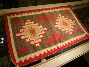 ナバホ族伝統工芸NAVAJO Rug・ナバホラグ・チェロ（羊毛の織物）【GANADO RED/ガナドレッド】Diane Foster作アート作品タペストリー