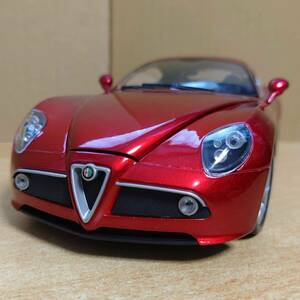 1/18 アルファロメオ8C Alfa 8C Conpetizione レッド WELLY製ダイキャスト製ミニカー中古