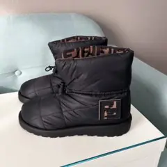 Fendi キルティングショートブーツ 黒