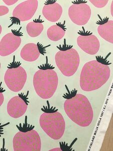 ★ Marimekko マリメッコ 生地 はぎれ PIENI MANSIKKA ピエニマンシッカ グリーン 145x50 (150) ★