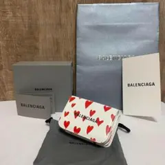 BALENCIAGAバレンシアガ【新品未使用】三つ折り財布　ハート　限定品❗️