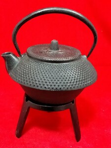 南部鉄器　ミニ小 鉄瓶 急須 　茶道具　金属工芸　台付　未使用品 /