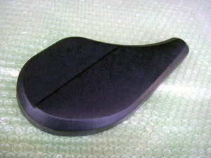 B11 BMW 純正新品 シート ロア アウター カバー 右側 52101820726 E12 2500-3.3Li SCHWARZ