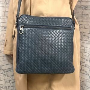 『美品 希少色』BOTTEGA VENETA ボッテガヴェネタ ショルダーバッグ イントレチャート クロスボディ 大容量 斜め掛け メンズ ブルー 青