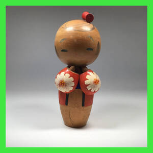 A-037☆ こけし　オレンジの花柄の羽織を着ている　舘山寺　Vintage Wooden Japanese Sosaku Kokeshi Doll