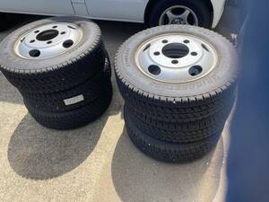 タイヤ205/70r16 111/109L