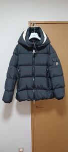 レディース　MONCLER ダウンジャケット　フード付き