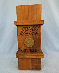 ◆ブランデー 古酒 REMY MARTIN レミーマルタン 1724-1974 250周年記念 COGNAC コニャック 木箱は完全未開封 レア 現状渡し