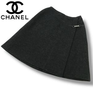 u33 良品 Vintage CHANEL 2000 シャネル ウール スカート ロゴプレート 毛85% ダークグレー P16222 V08834 フランス製 36 正規品 00A