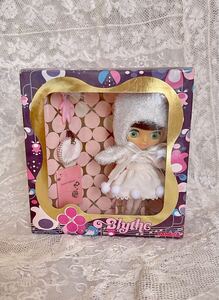 ＊ プチブライス Blythe ベルベットメヌエット タカラ ブライス 箱入り 未開封 TAKARA Velvet Minuet アウトフィット ドレス うさぎ 中古品