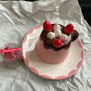 可愛い　ケーキの形のカップアンドソーサー ストロベリーキャンドル　コーヒーカップ　ピンク