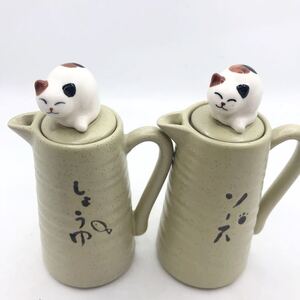 新品　未使用　陶器製　猫の調味料入れ　醤油差し　ソース　三毛猫　レア　入手困難　可愛い　取手付き　ネコ　ねこ　置物としても　希少