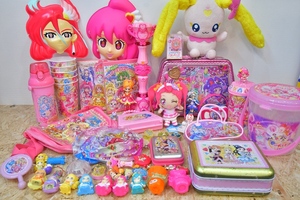 プリキュア　フィギュア　ぬいぐるみ　人形　お面　コップ　缶ケース　バッグ　小物　ＤＶＤ　など　グッズ　まとめて　50点以上